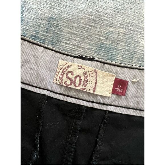 So Black White Chevron Pattern Cuffed Hem Shorts Size 0 - Picture 3 of 6